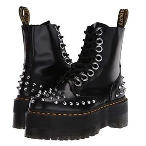 Doc Martens Jadon Max Stud Platform